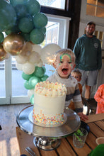 Load image into Gallery viewer, 100's and 1000's cake
