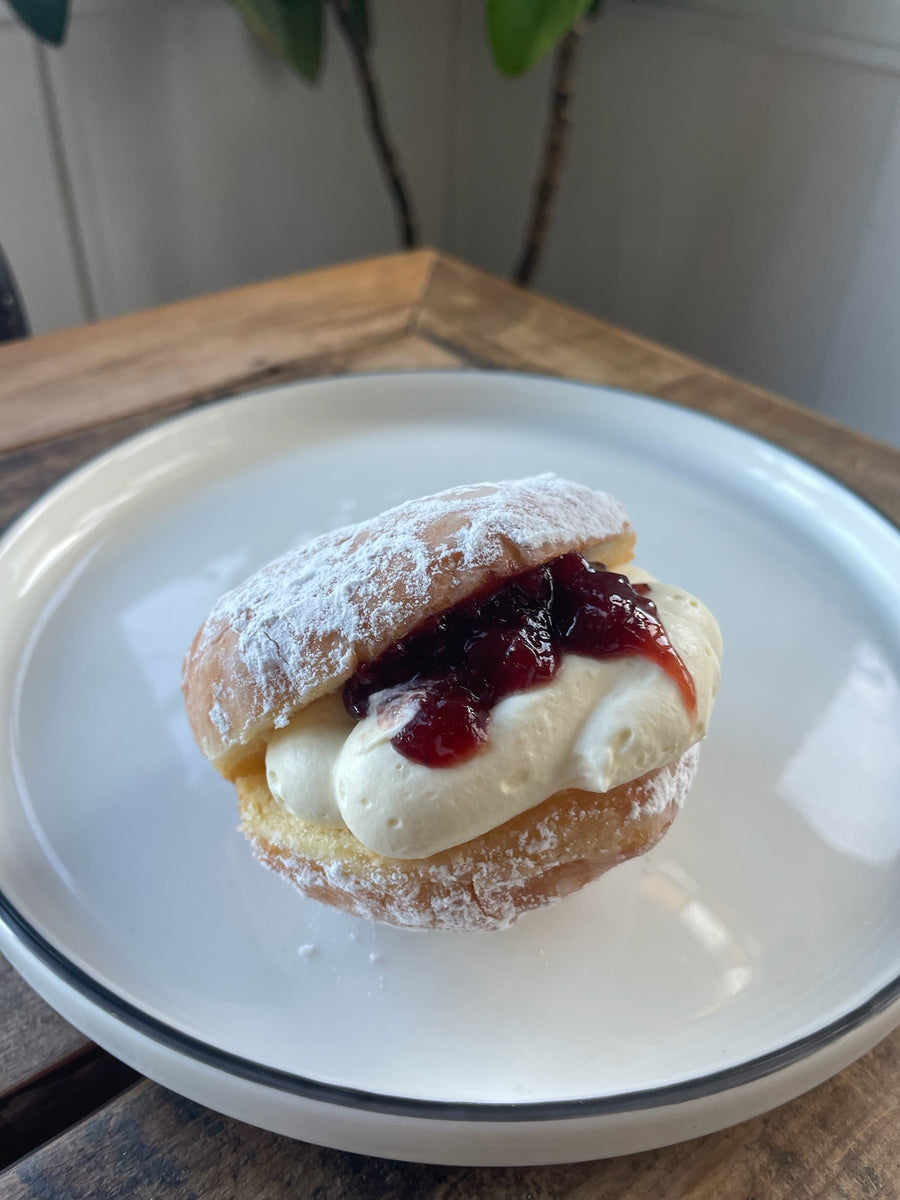 6 x Strawberry Jam and Cream donut box Eatery
