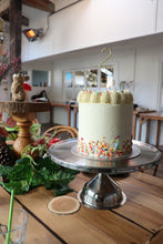 Load image into Gallery viewer, 100's and 1000's cake