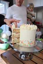 Load image into Gallery viewer, 100's and 1000's cake
