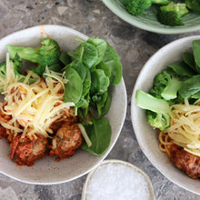 Load image into Gallery viewer, Beef and aged cheddar meatballs (frozen)