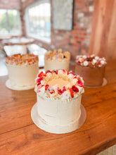 Load image into Gallery viewer, Vanilla Bean cake