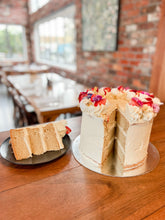 Load image into Gallery viewer, Vanilla Bean cake