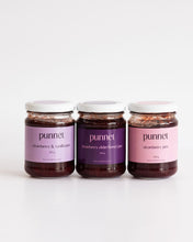 Load image into Gallery viewer, Punnet's Strawberry and Heilala vanilla bean jam